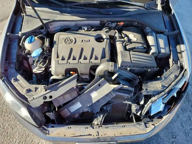 2013 VOLKSWAGEN PASSAT SE  