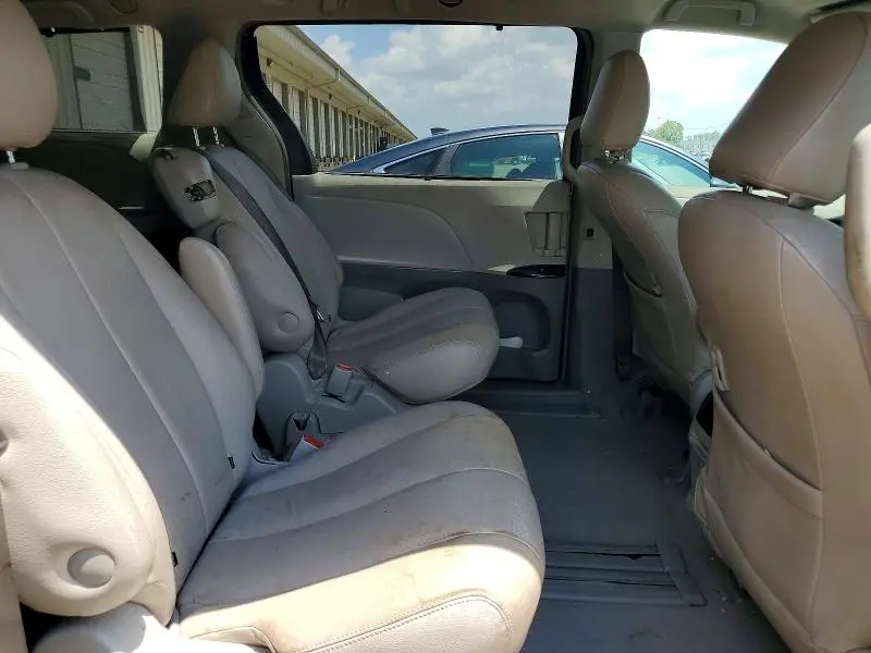 2011 TOYOTA SIENNA LE  