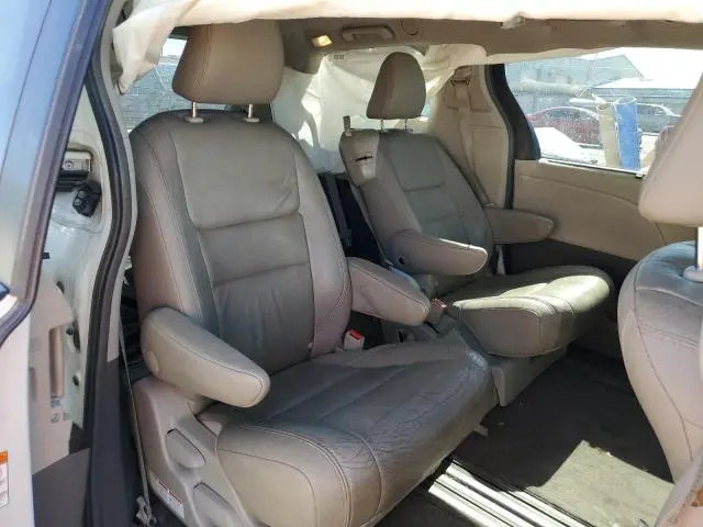 2015 TOYOTA SIENNA XLE  