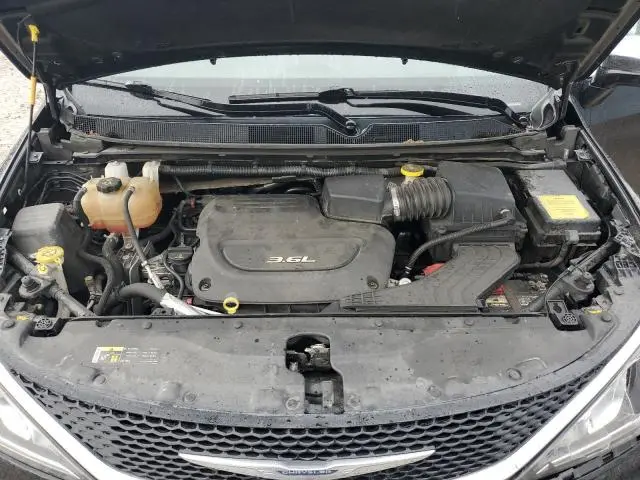 2017 CHRYSLER PACIFICA LIMITED  