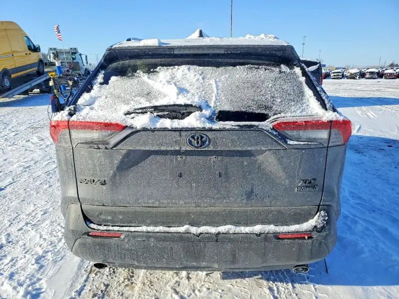 2022 TOYOTA RAV4 XLE  