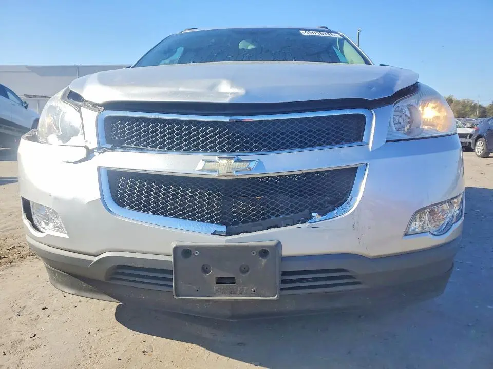 2010 CHEVROLET TRAVERSE LS  