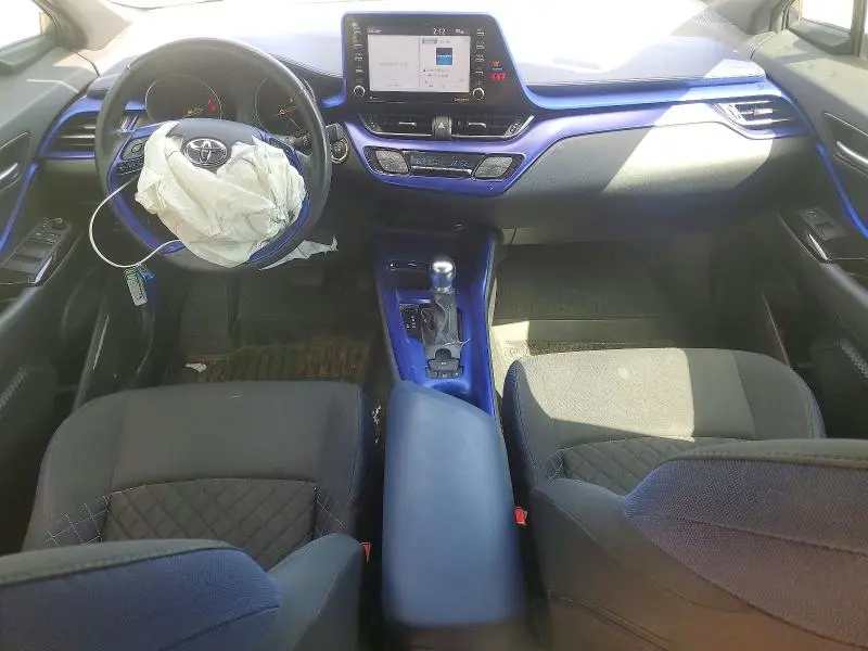 2022 TOYOTA C-HR XLE  