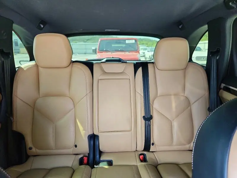 2016 PORSCHE CAYENNE   