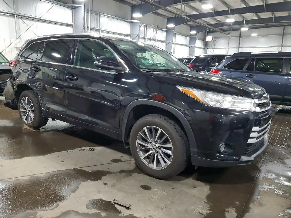 2017 TOYOTA HIGHLANDER XLE  