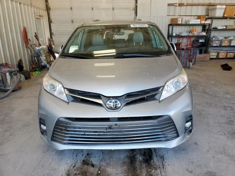 2019 TOYOTA SIENNA XLE  