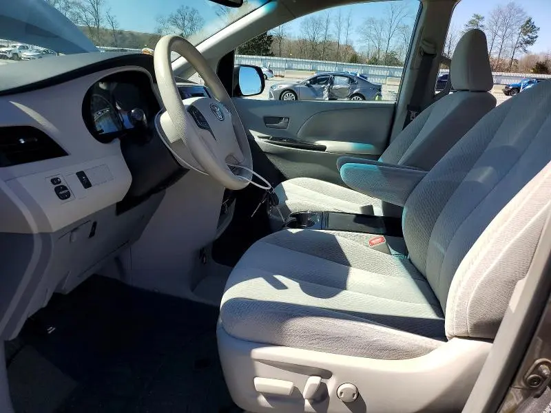 2014 TOYOTA SIENNA LE 8-PASSENGER  