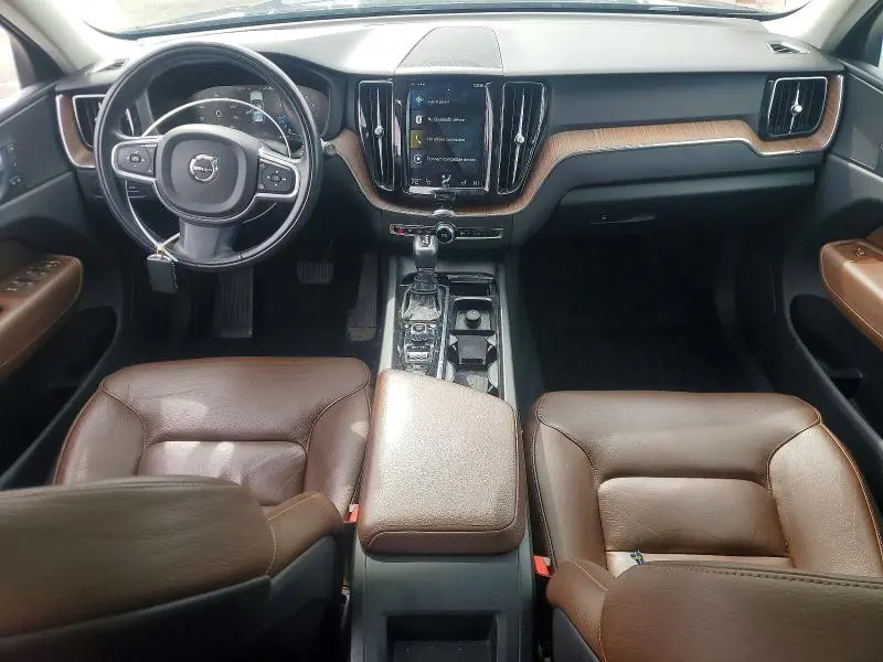 2018 VOLVO XC60 T5 MOMENTUM  