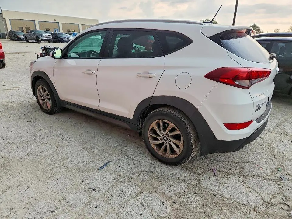 2016 HYUNDAI TUCSON SE  