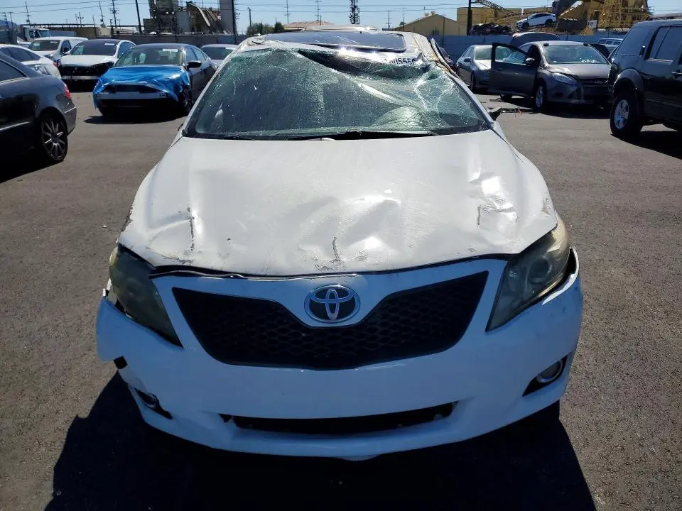 2011 TOYOTA CAMRY SE V6  