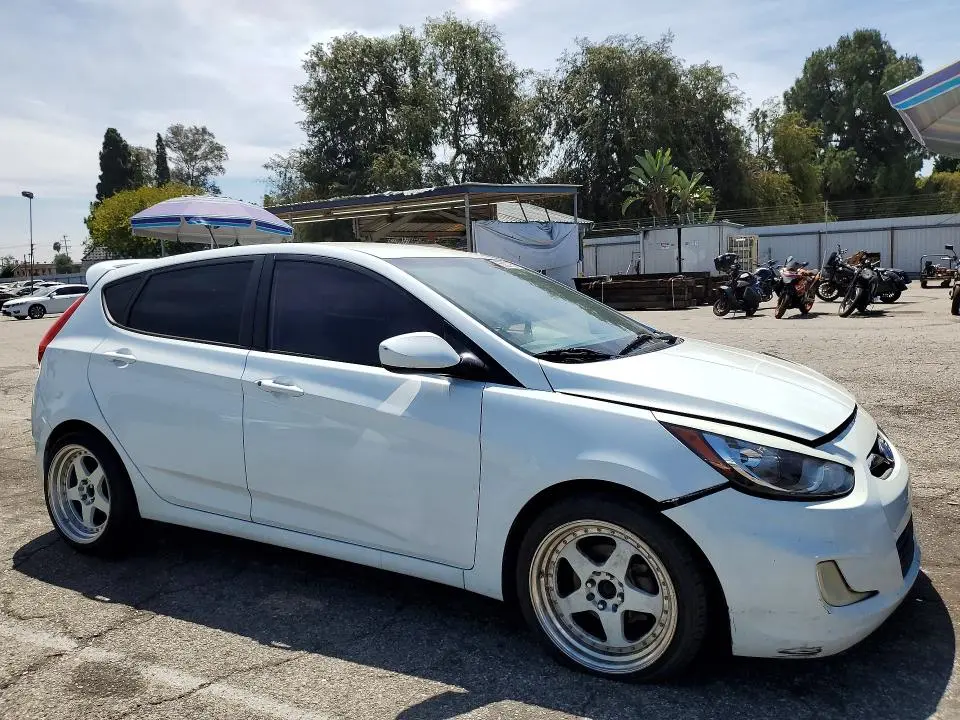 2014 HYUNDAI ACCENT GS  