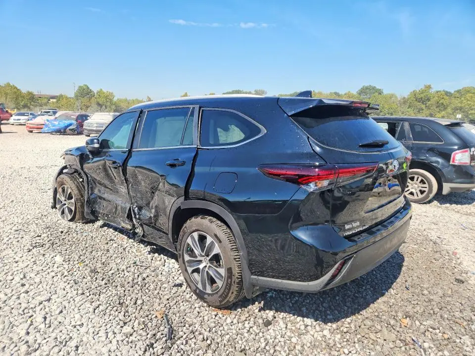 2026 TOYOTA HIGHLANDER XLE  