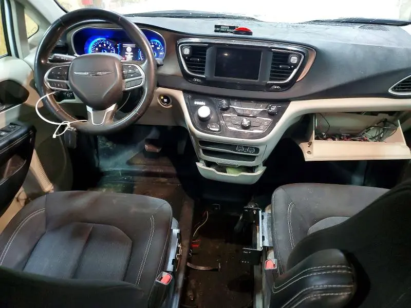 2023 CHRYSLER VOYAGER LX  