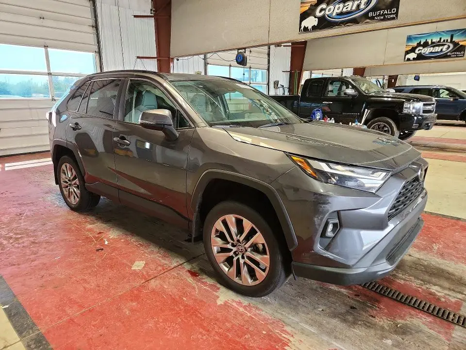 2025 TOYOTA RAV4 XLE PREMIUM  