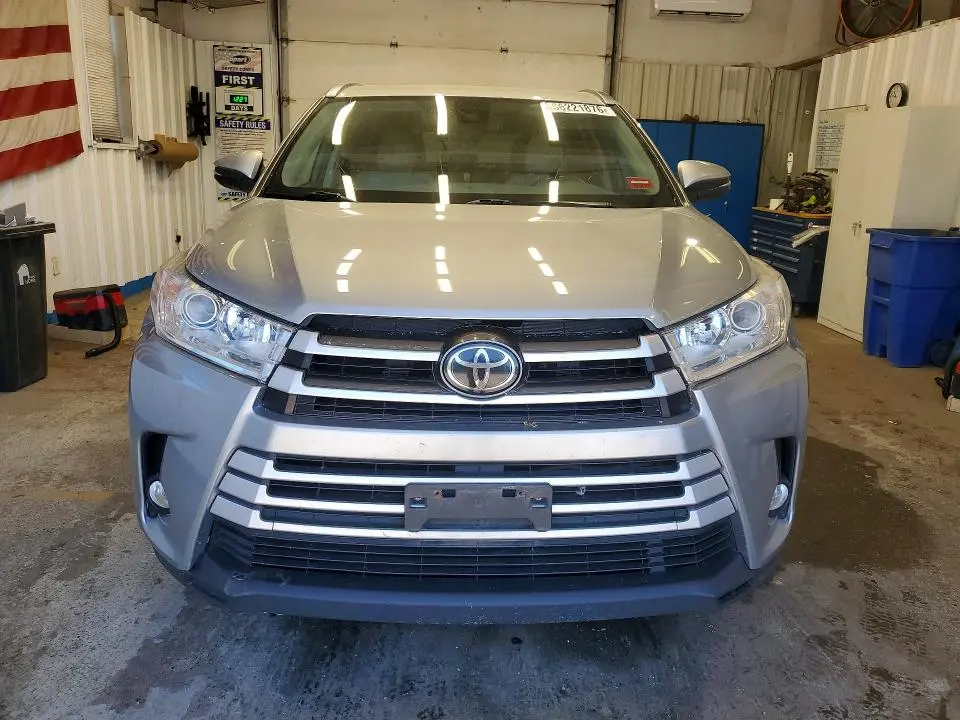 2017 TOYOTA HIGHLANDER XLE  