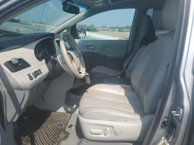 2014 TOYOTA SIENNA XLE