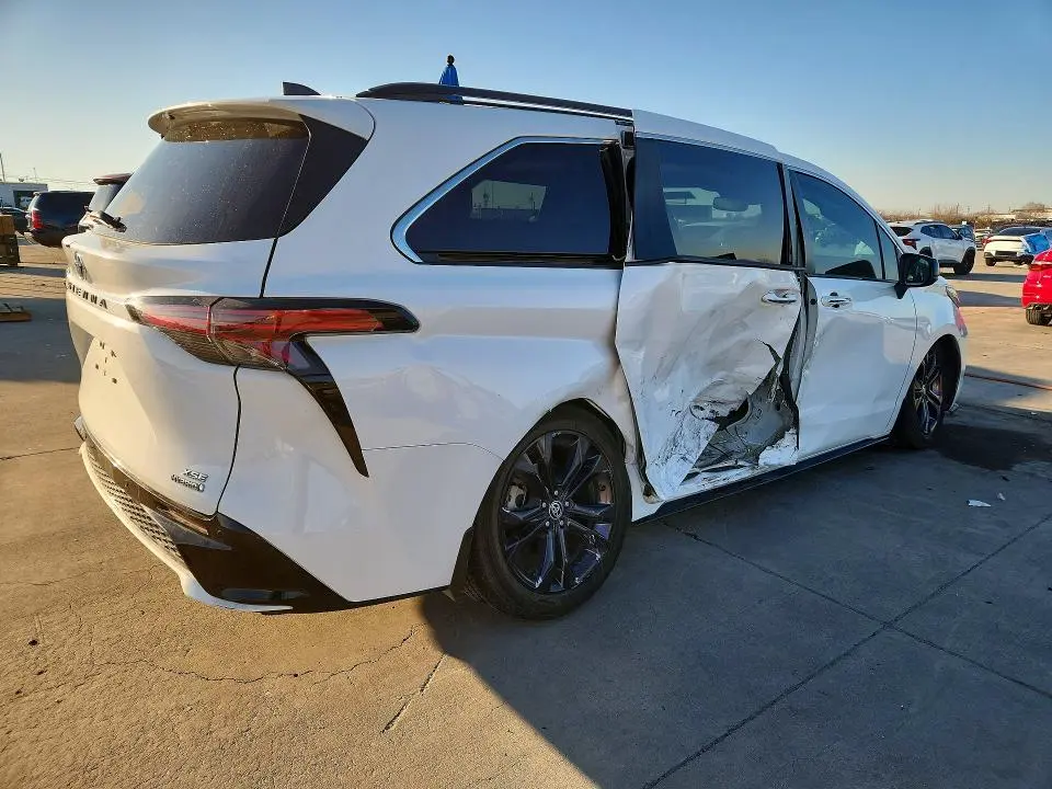 2022 TOYOTA SIENNA XSE 7-PASSENGER  