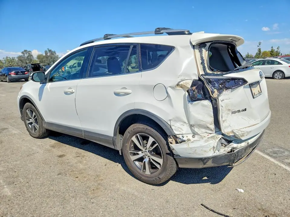 2017 TOYOTA RAV4 XLE  