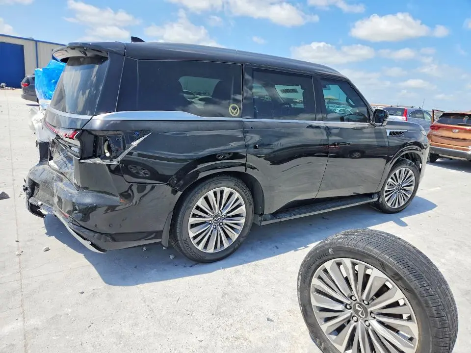 2025 INFINITI QX80 LUXE  