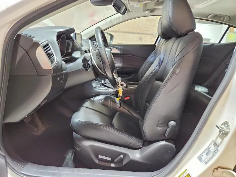 2018 MAZDA 3 TOURING  