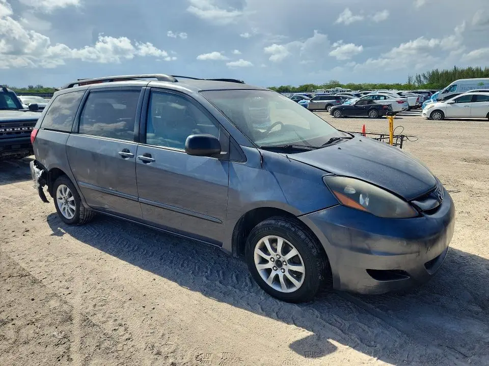 2010 TOYOTA SIENNA LE 8-PASSENGER  