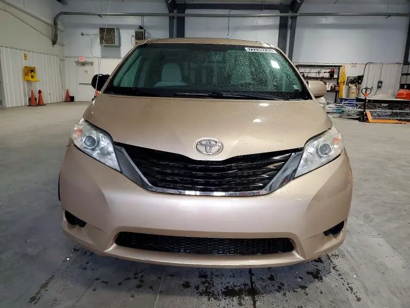 2011 TOYOTA SIENNA LE 7-PASSENGER  