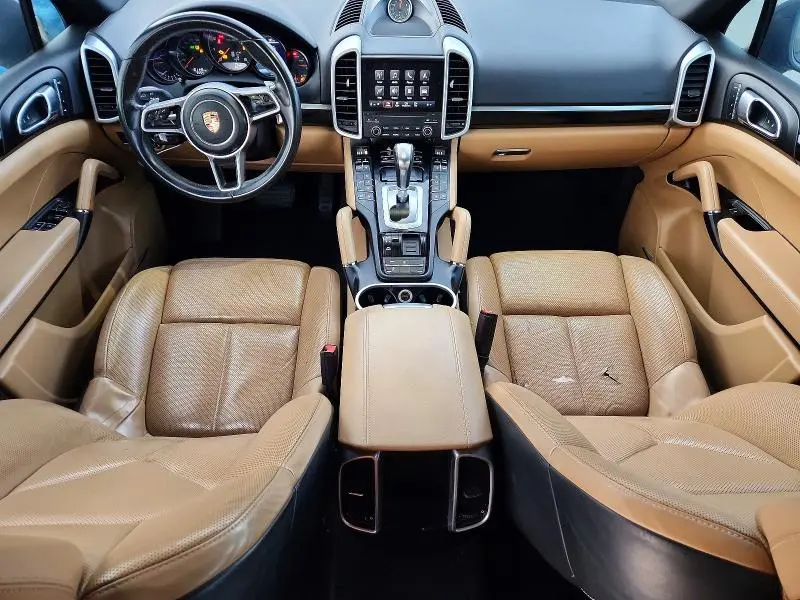 2017 PORSCHE CAYENNE   