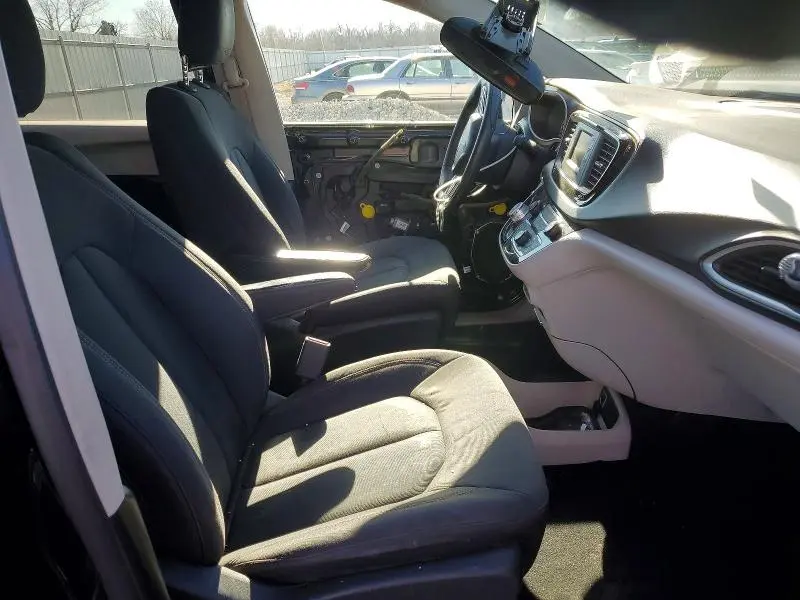 2017 CHRYSLER PACIFICA LX  