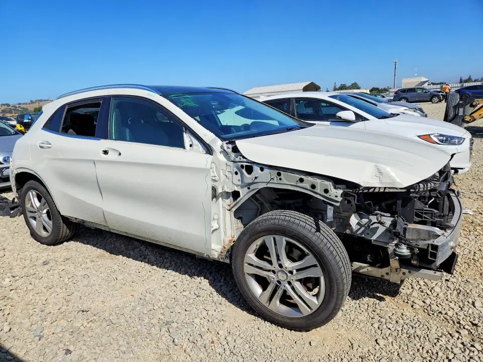 2015 MERCEDES-BENZ GLA 250  