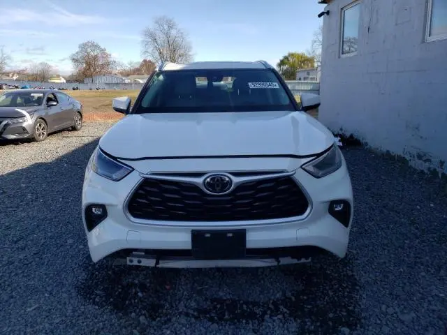 2021 TOYOTA HIGHLANDER XLE  