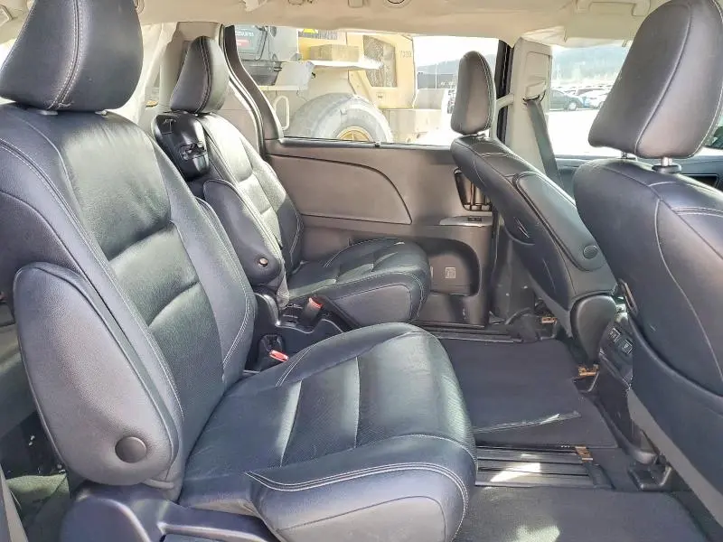 2020 TOYOTA SIENNA SE 8-PASSENGER  