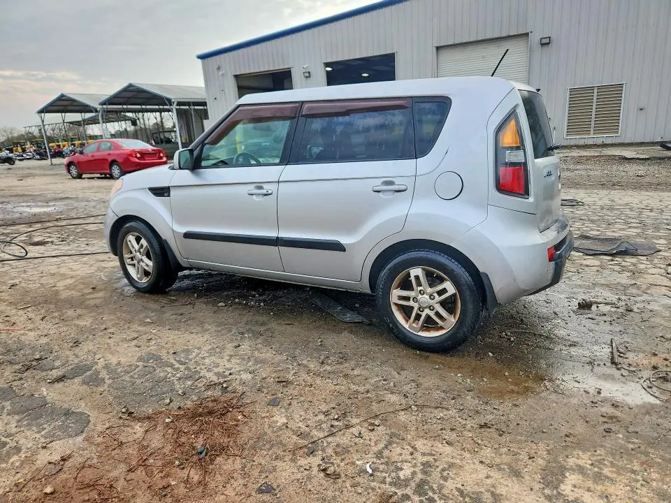 2011 KIA SOUL +  