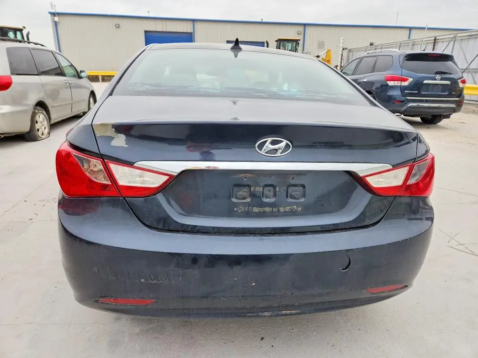 2011 HYUNDAI SONATA GLS  