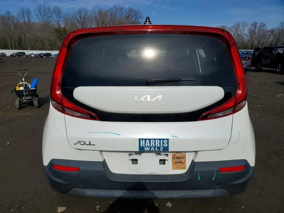 2022 KIA SOUL LX  