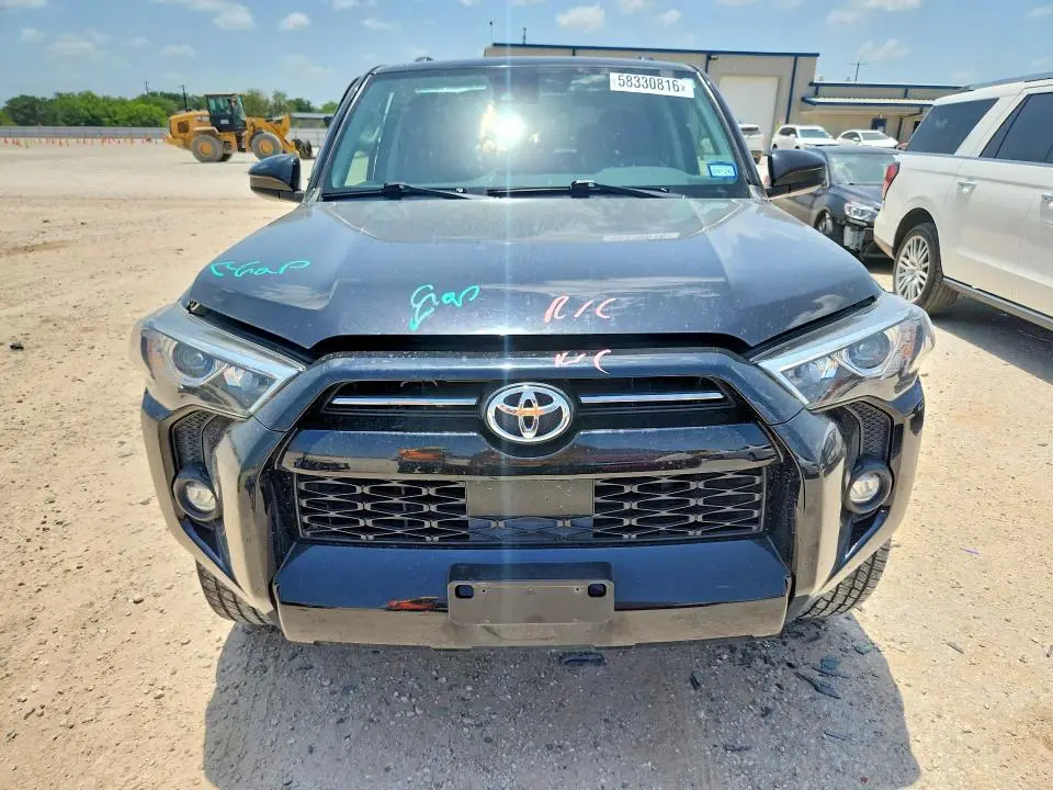 2021 TOYOTA 4RUNNER SR5  