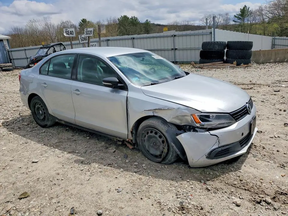 2011 VOLKSWAGEN JETTA SE  