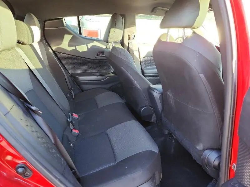 2021 TOYOTA C-HR XLE  