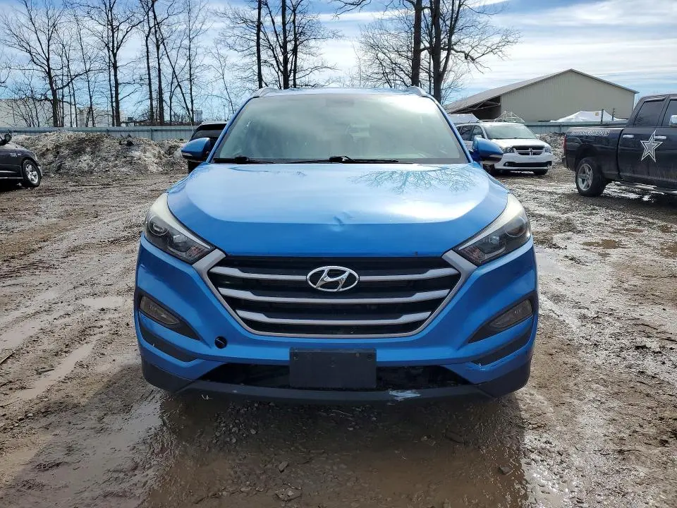2017 HYUNDAI TUCSON SE PLUS  
