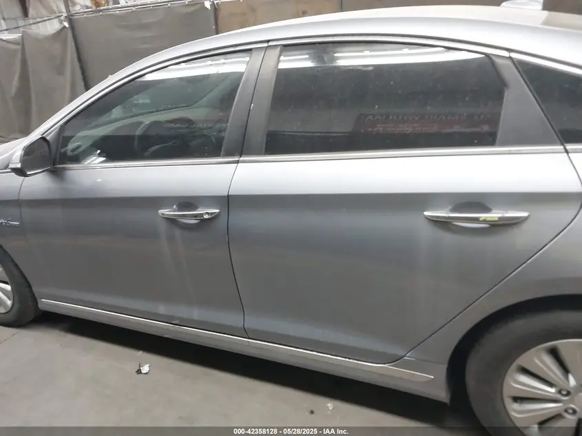 2016 HYUNDAI SONATA HYBRID SE