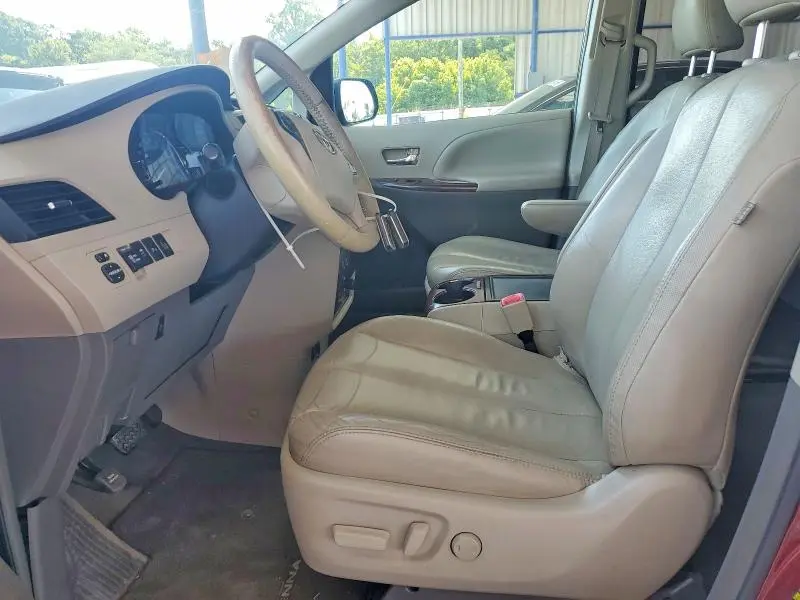 2014 TOYOTA SIENNA XLE 8-PASSENGER  