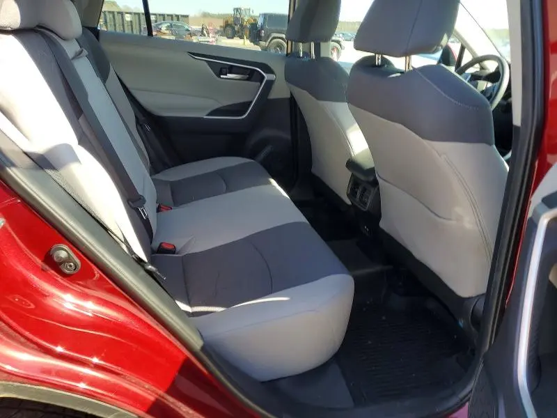 2021 TOYOTA RAV4 XLE  