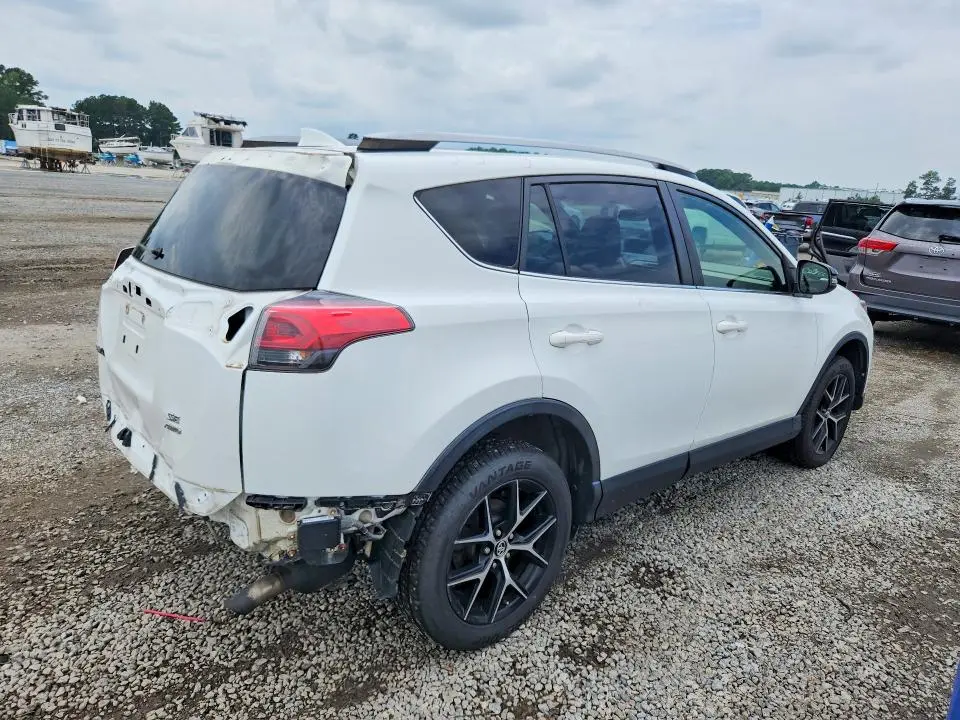 2017 TOYOTA RAV4 SE  