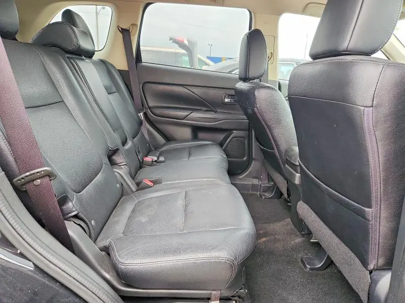 2016 MITSUBISHI OUTLANDER SE  