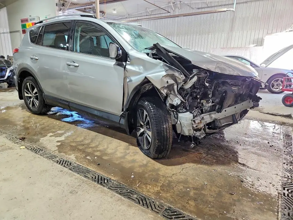2018 TOYOTA RAV4 XLE  