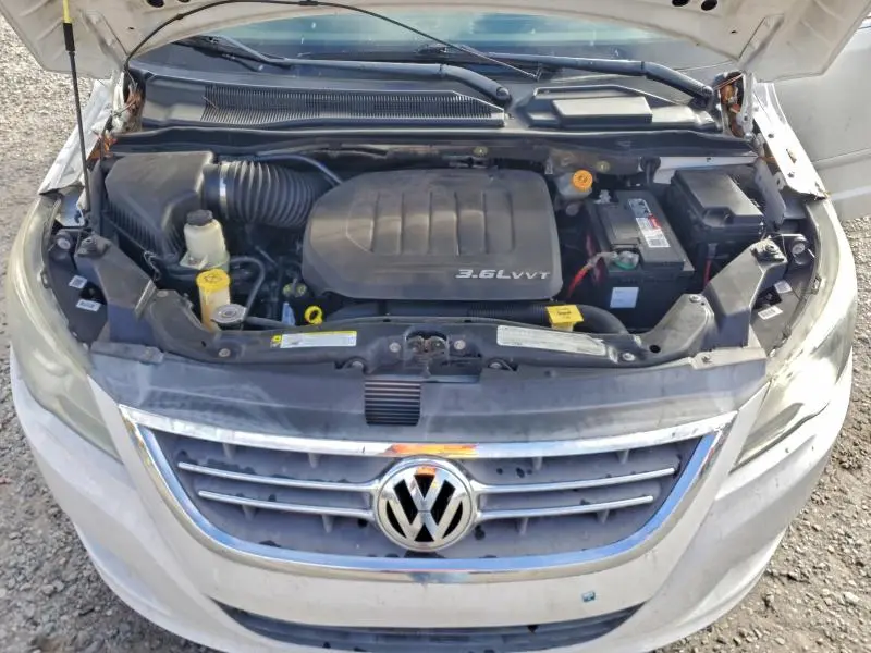 2011 VOLKSWAGEN ROUTAN SE  