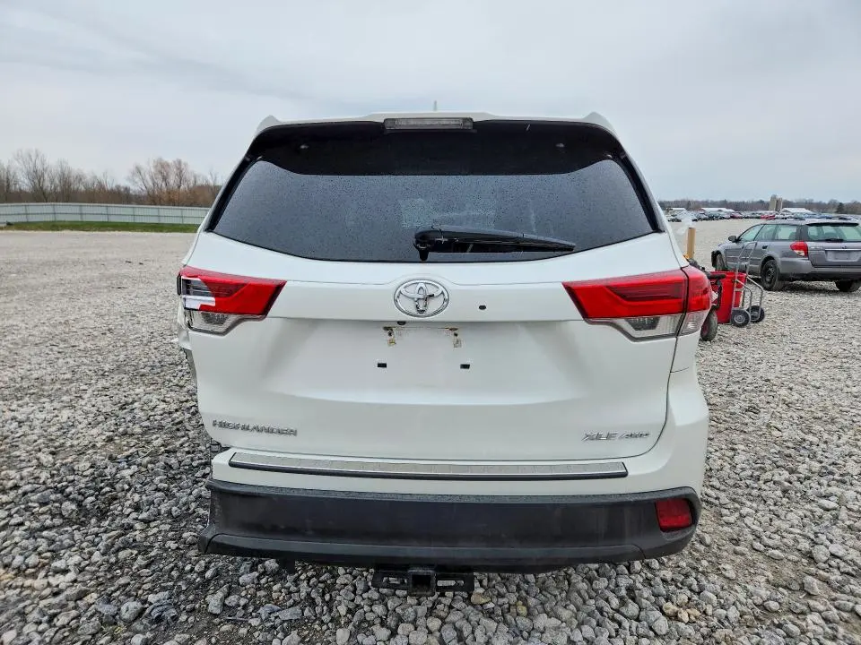 2019 TOYOTA HIGHLANDER XLE  