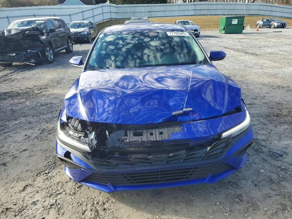 2025 HYUNDAI ELANTRA SE  