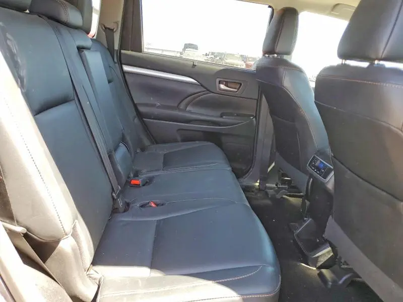 2018 TOYOTA HIGHLANDER XLE  