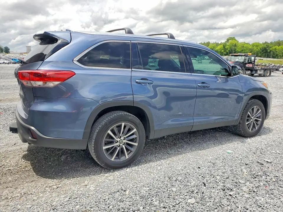 2019 TOYOTA HIGHLANDER XLE  