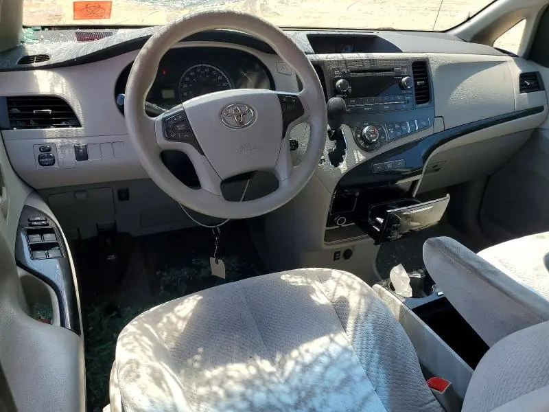 2013 TOYOTA SIENNA LE  
